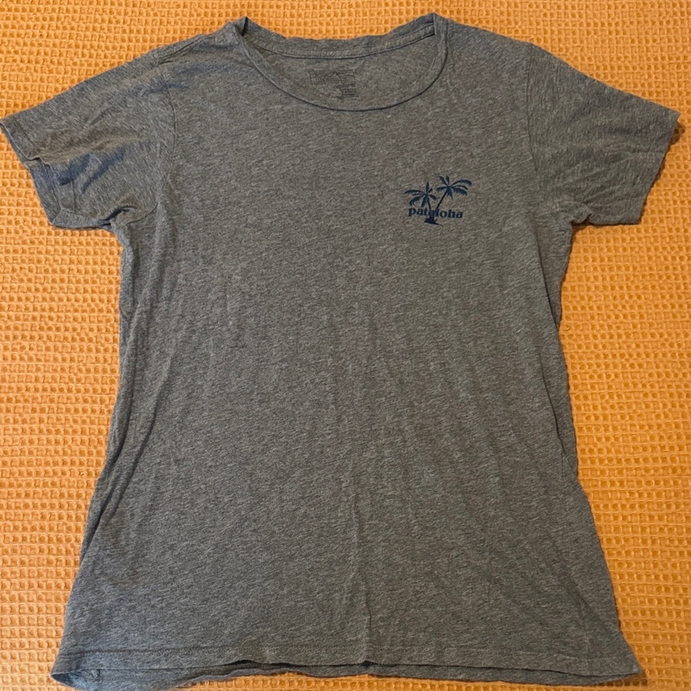 Rare Patagonia Women’s Pataloha Heather Gray Short Sleeve Tee